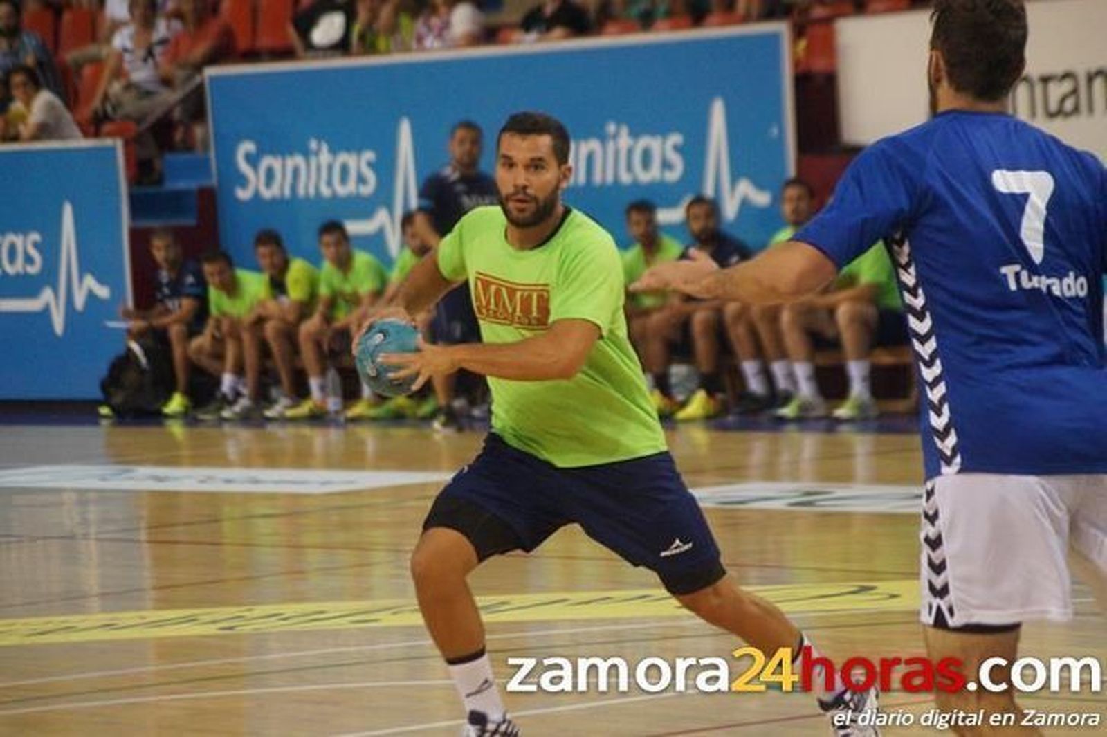El MMT Seguros contribuye a las fiestas de Tábara con un buen partido de balonmano (23-31)