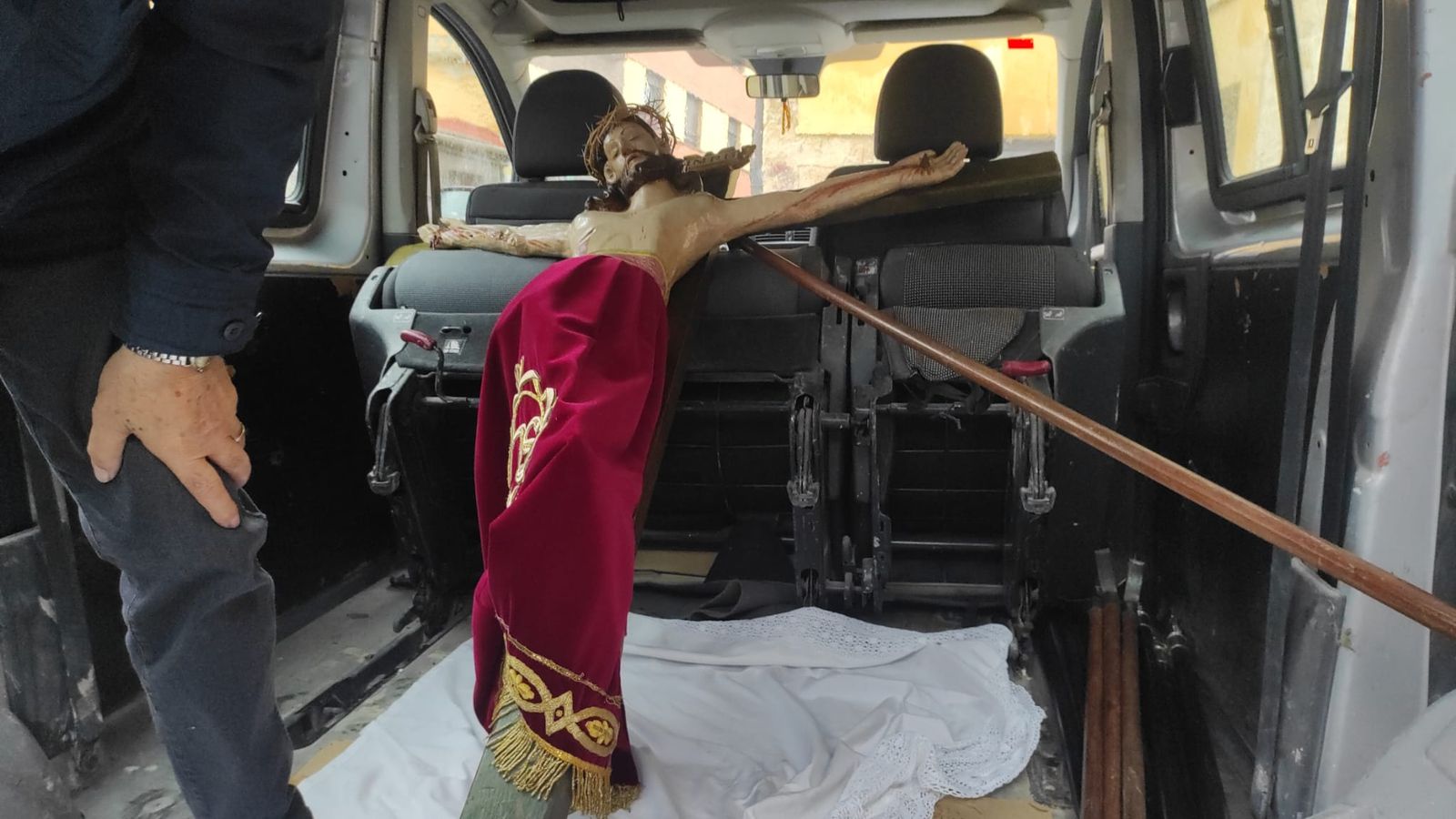 Cristo de Valderrey trasladado en furgón