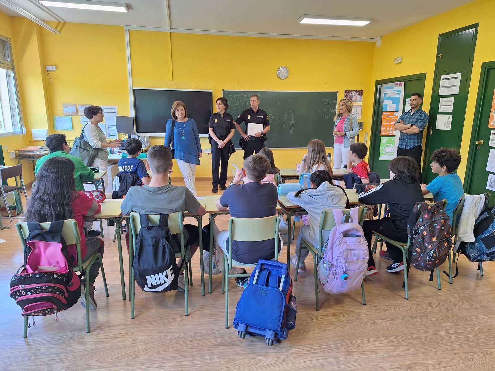Once alumnos del colegio María Díaz de Béjar reciben el carné de “Ciberexpertos” tras completar una formación en ciberseguridad Once alumnos del colegio María Díaz de Béjar reciben el carné de “Ciberexpertos” tras completar una formación en ciberseguridad