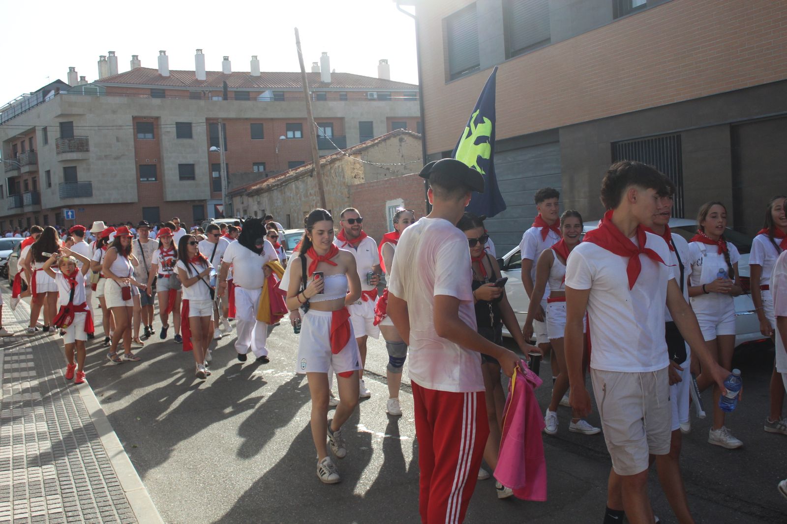 Castellanos de Moriscos. Paseo de peñas con la temática “Viva San Fermín”