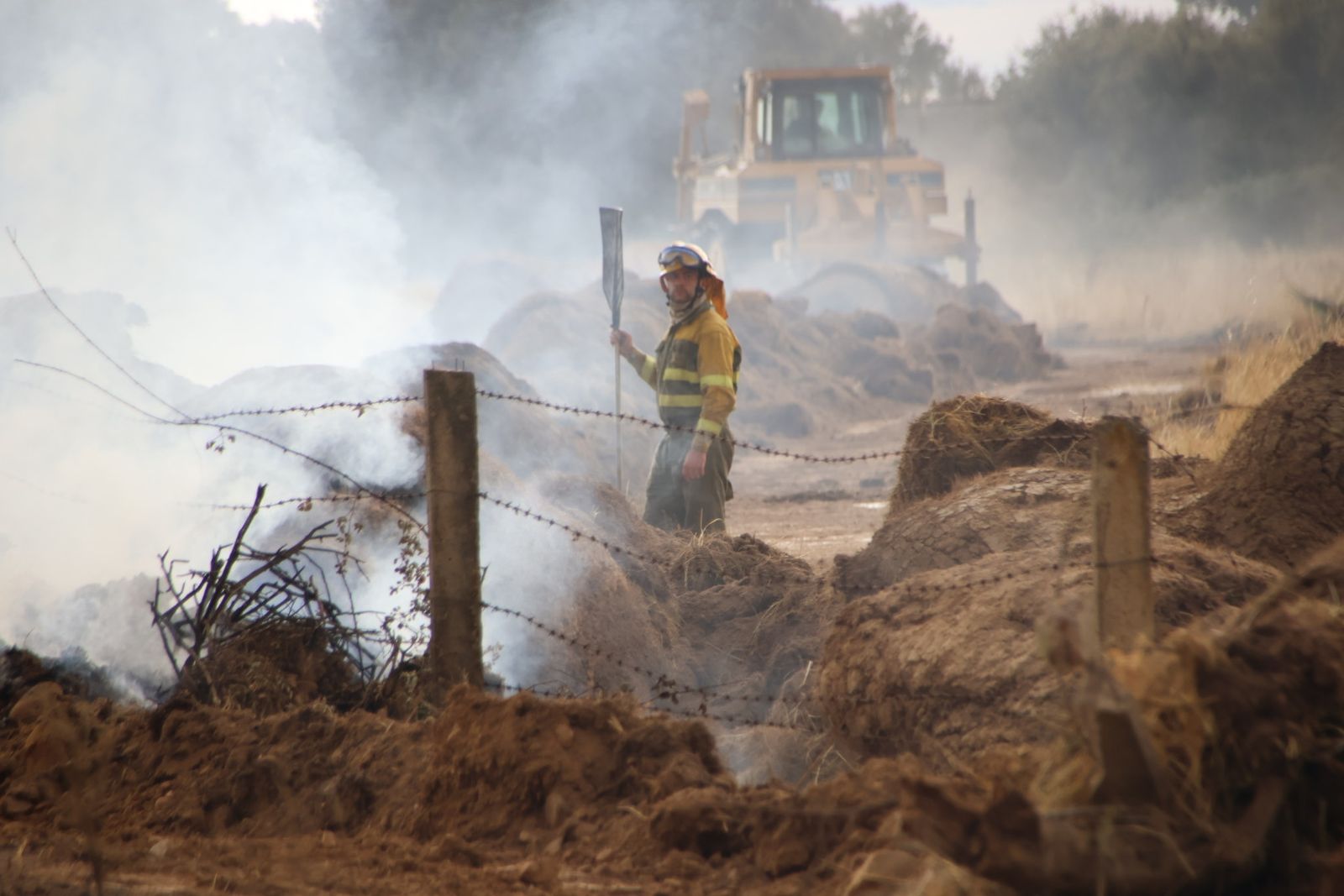Un incendio de nivel 2 afecta al entorno rural de Martín de Yeltes