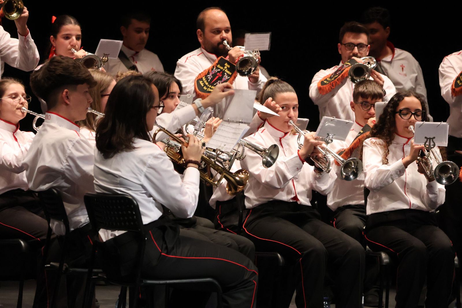 GALERÍA | Revive un Certamen de Cornetas y Tambores lleno de música y emoción