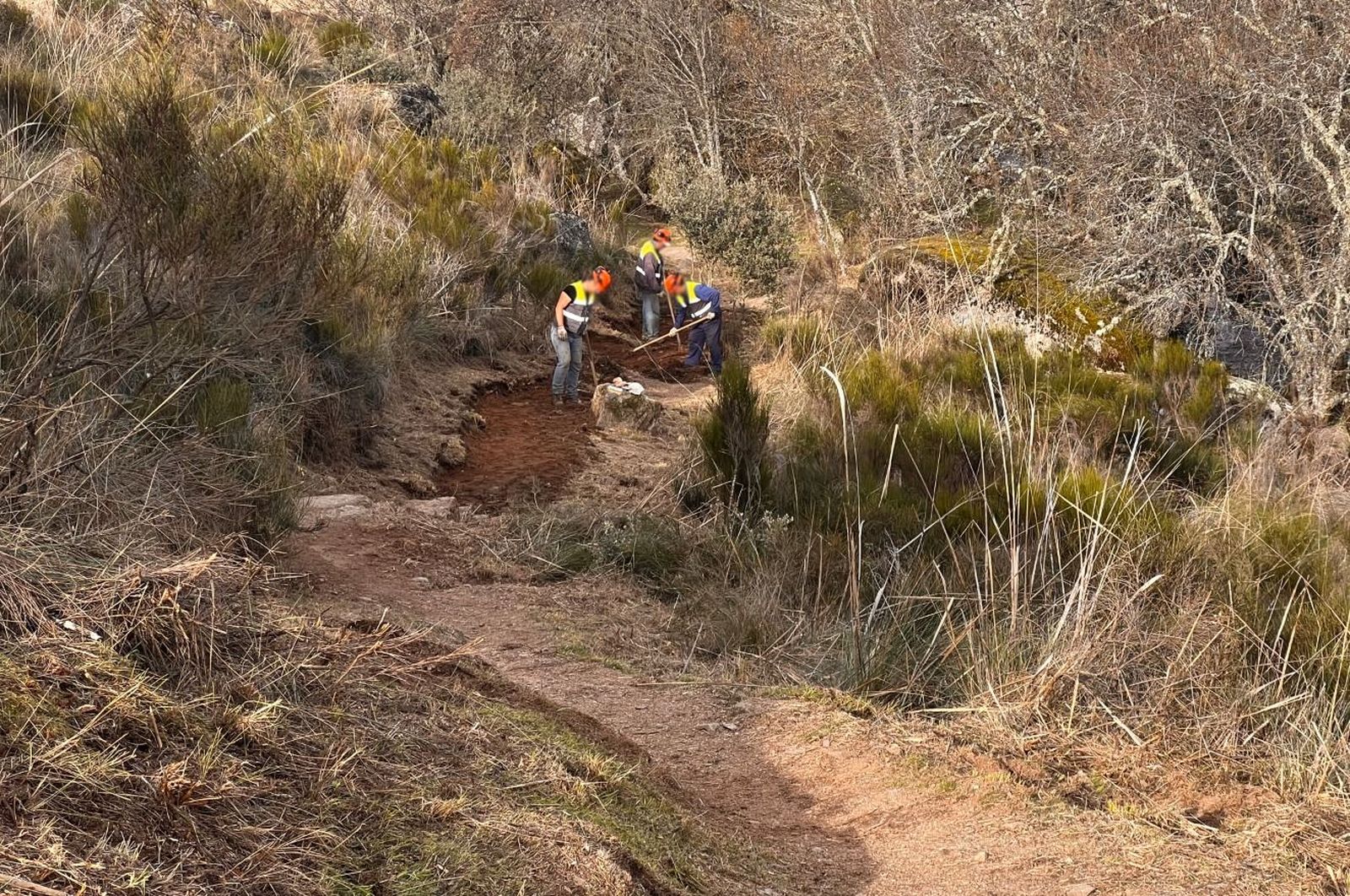 Arrancan los trabajos de adecuación del sendero de acceso a la cascada de Abelón