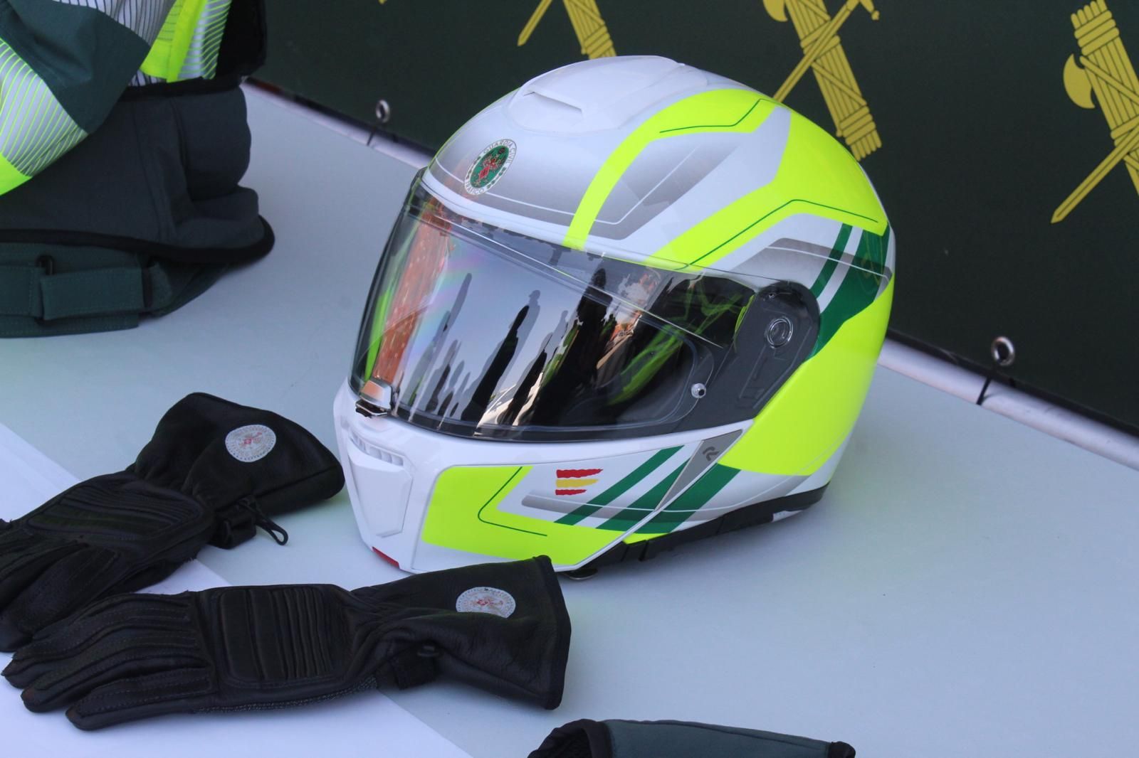 Motos camufladas y chaleco airbag, la nueva cara de la Guardia Civil de Tráfico de Salamanca