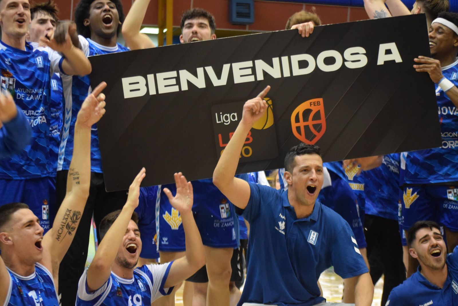 El CB celebra el ascenso a LEB Oro.
