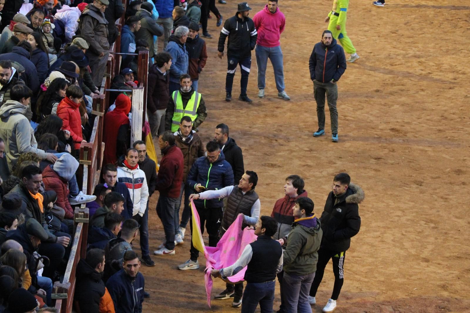 ambiente-y-capea-vespertina-sabado-de-carnaval-en-ciudad-rodrigo-2025-fotos-belen-hurtado-1
