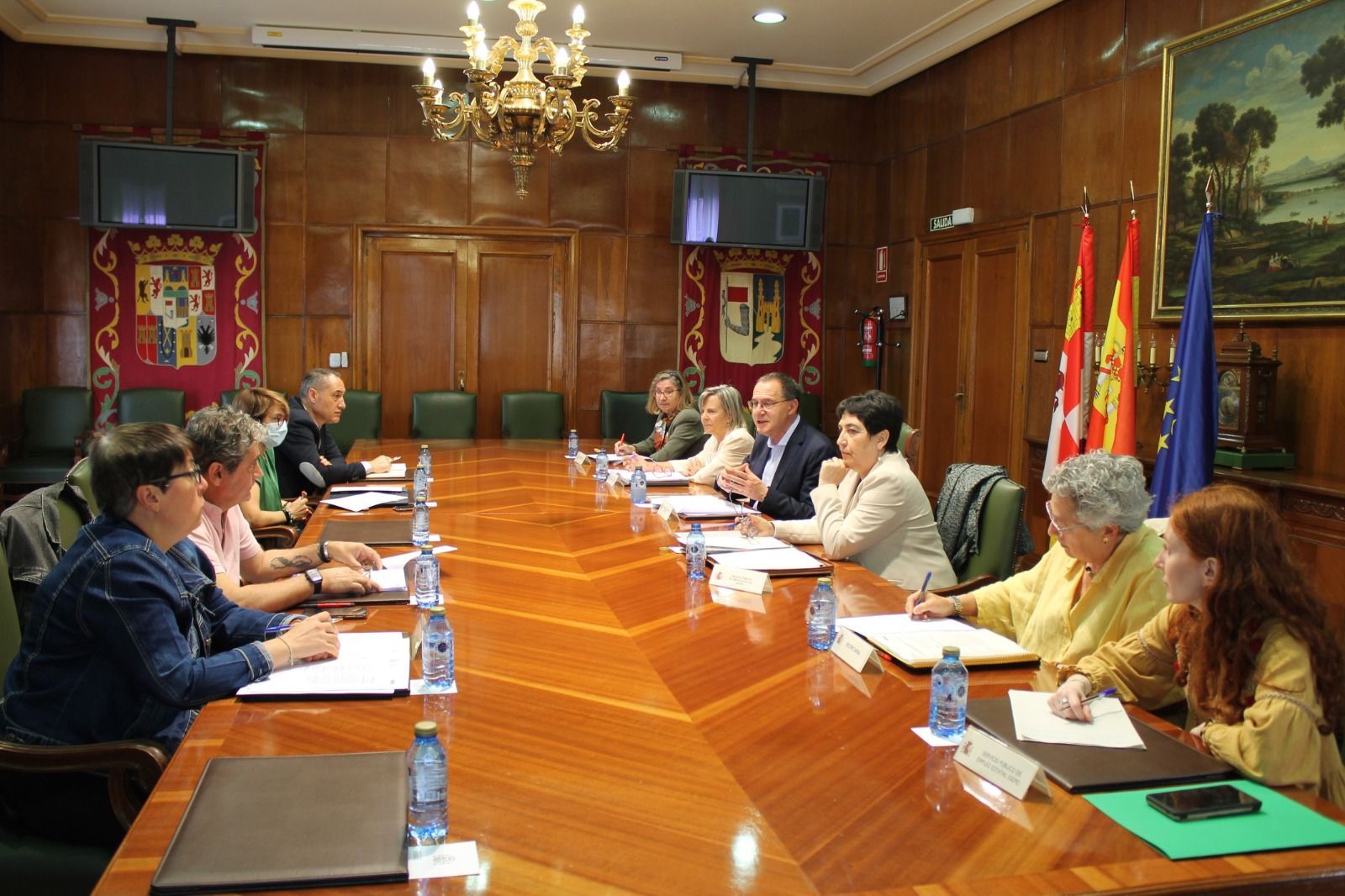Comisión Provincial de Seguimiento del PFEA, reunida este jueves en la Subdelegación del Gobierno de Zamora.