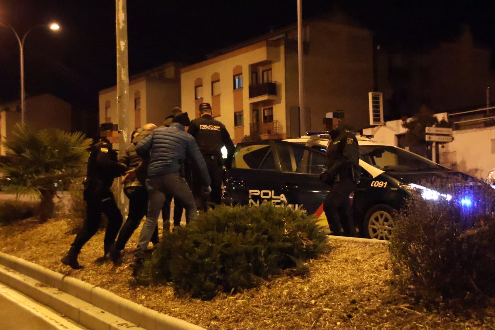 GALERÍA | Tres detenidos tras la incautación de marihuana en varias viviendas del barrio de La Vega