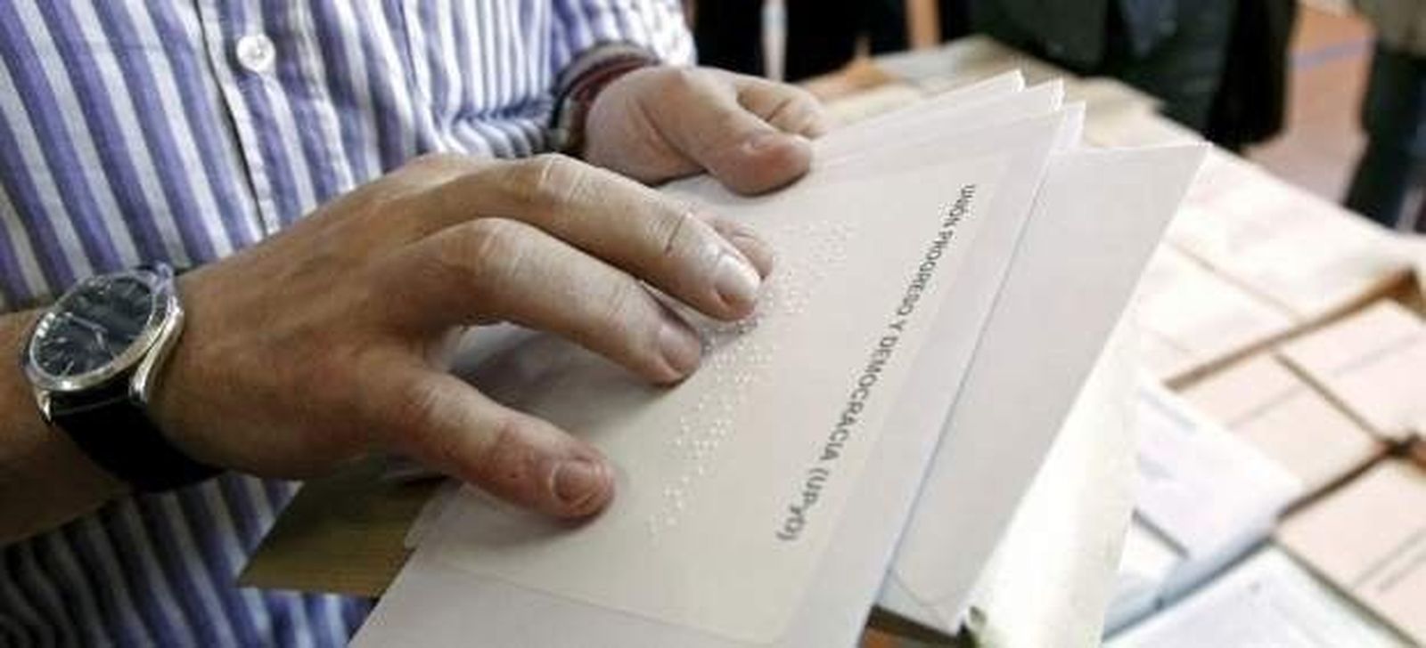 El voto en braille se reduce un 40% respecto a las anteriores elecciones europeas