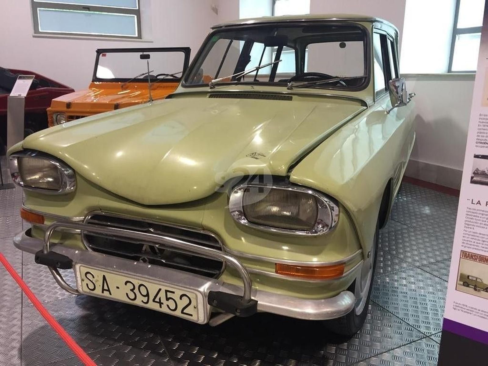 Exposición "Citroën 2CV, la gran familia"