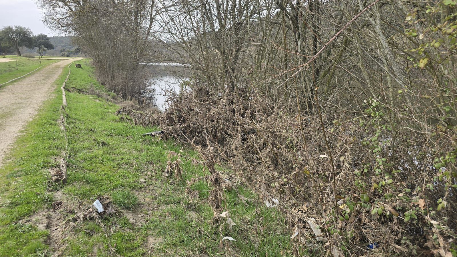 Camino Canto entre el Puente Gudino al Molino del Canto en Villamayor