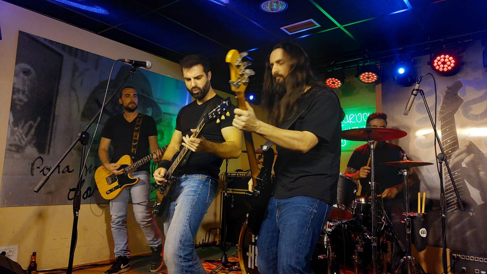 Mala Hierba conquista 'sin moderación' la noche zamorana a golpe de rock.