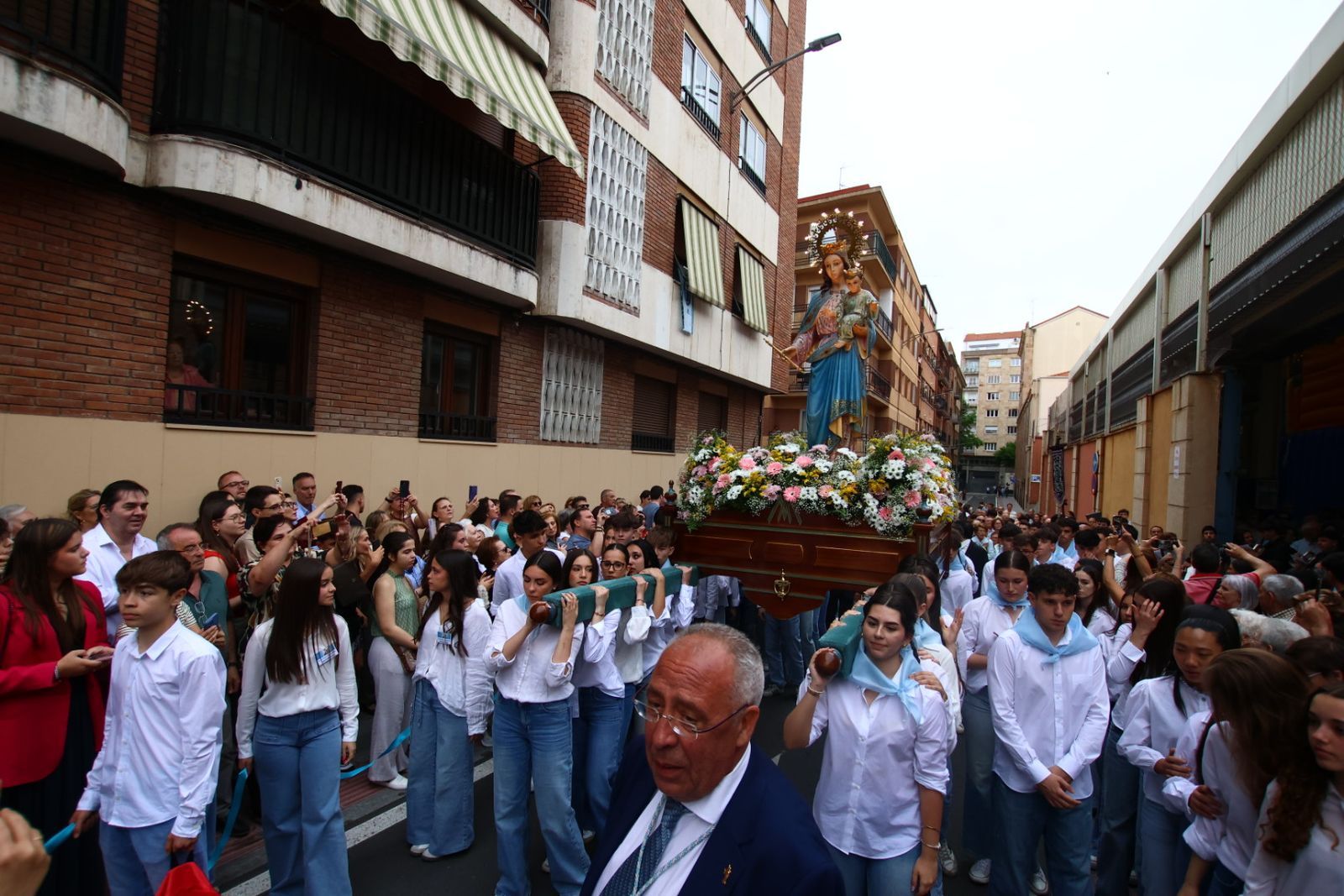 Procesión con motivo de la festividad de María Auxiliadora