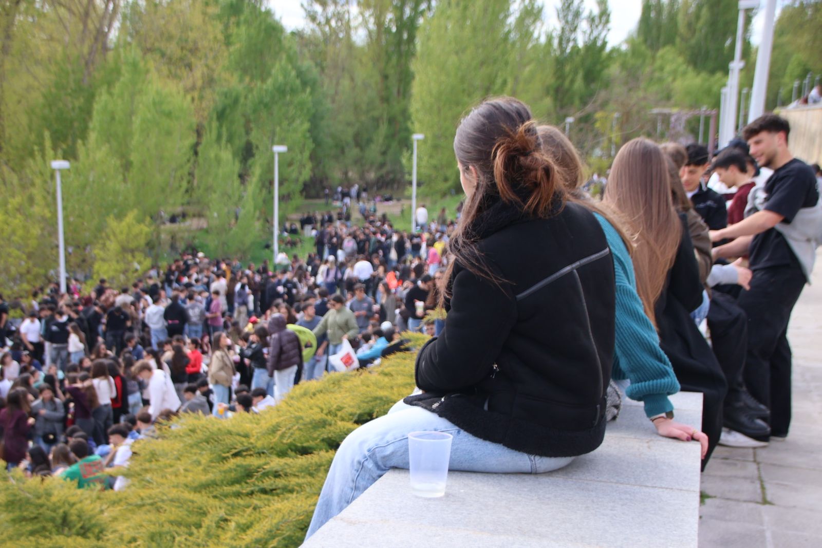 Un multitudinario Lunes de Aguas en Salamanca llena la ribera del Tormes
