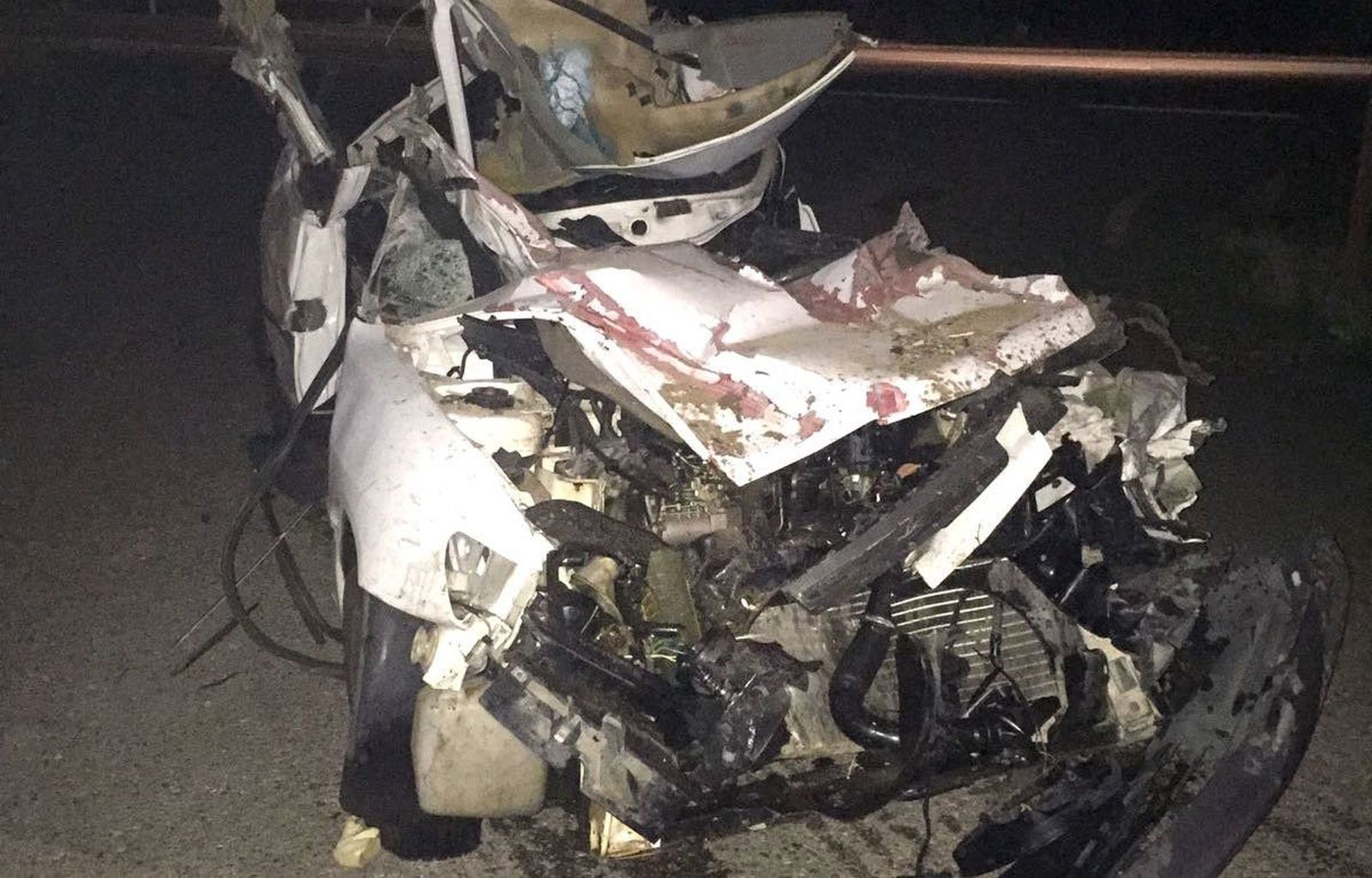 Una mujer de 40 años, herida leve tras empotrar su turismo contra la vertedera de un tractor