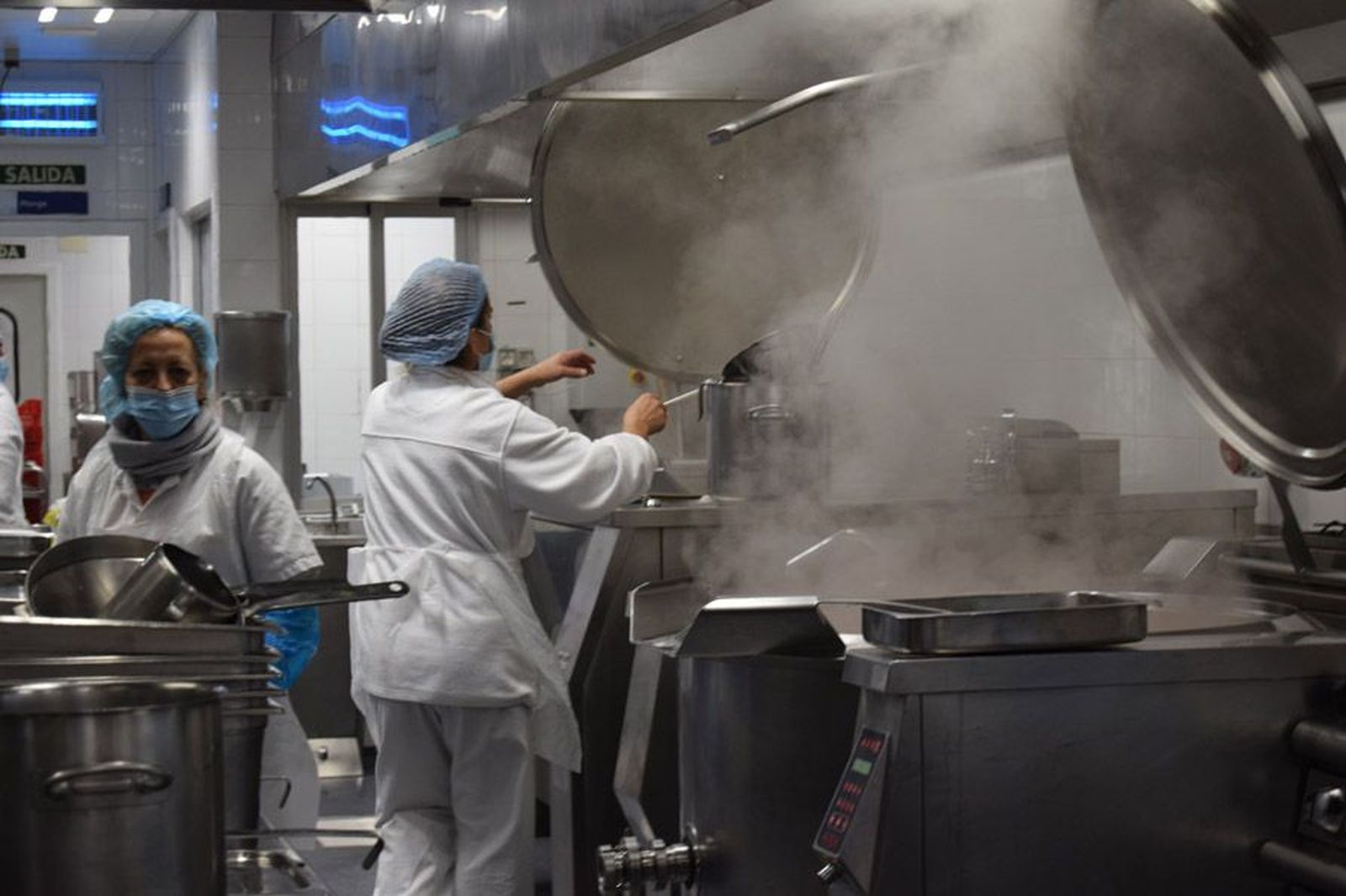 la-delegada-territorial-leticia-garcia-visita-la-cocina-de-linea-fria-del-complejo-asistencial-de-zamora-tras-las-obras-de-mejora-36