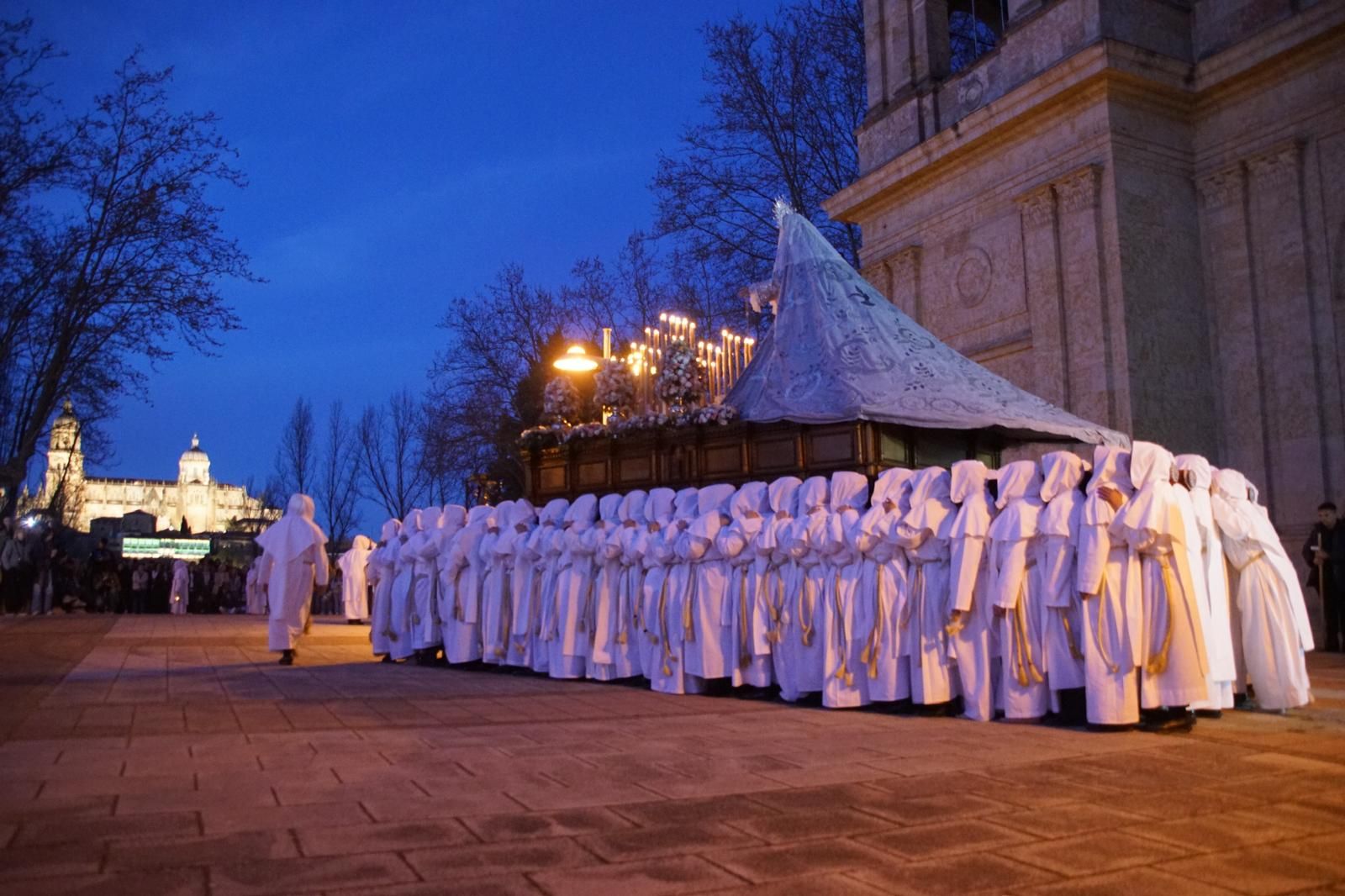 María Nuestra Madre y el Cristo del Amor y de la Paz en la procesión de la Semana Santa 2026 en Salamanca