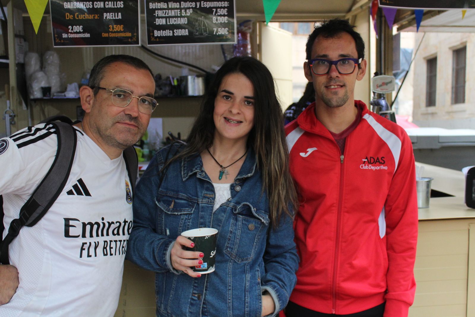 Ambiente en la Feria de Día en el mediodía de este lunes