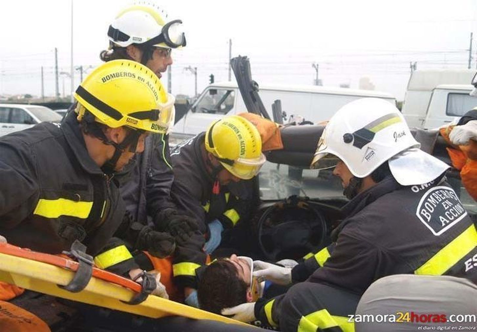 Bomberos de Zamora, Valencia, Sevilla y Portugal participan en un curso de rescate en accidentes de tráfico