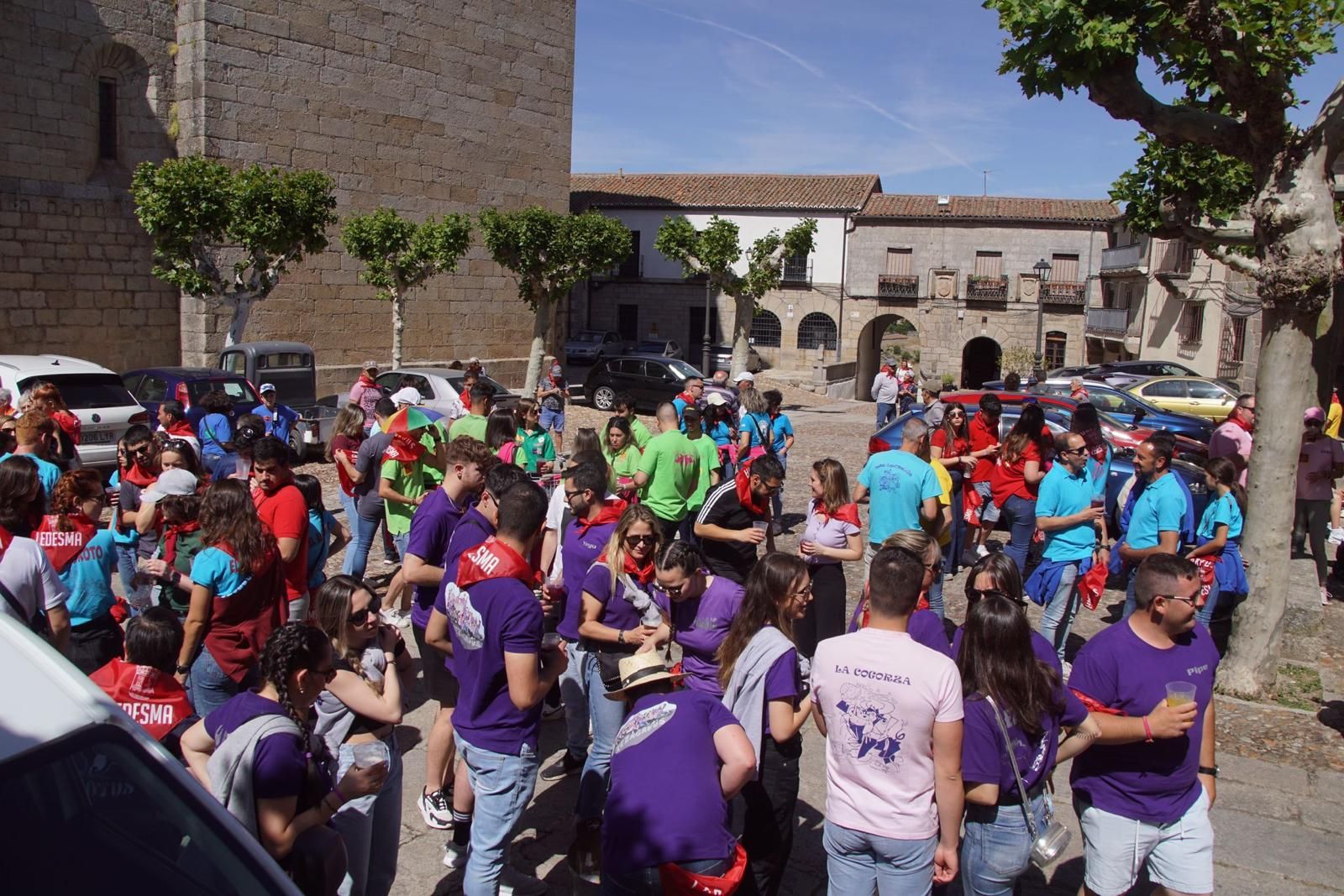 ledesma-calienta-motores-para-los-espantos-con-el-reparto-de-panuelos-y-la-salida-de-los-toros-del-prao-de-la-villa-60