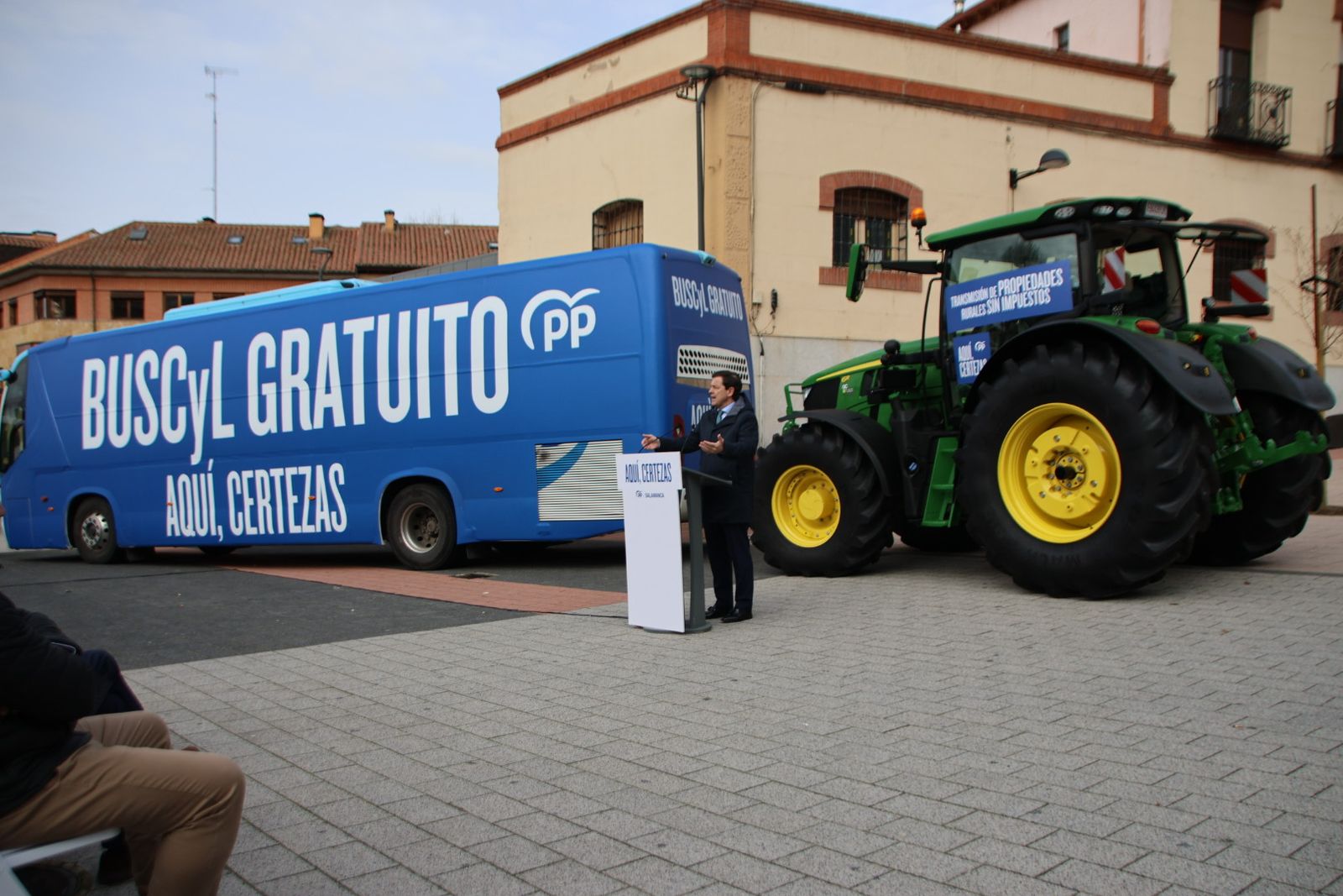 Mañueco presenta su caravana de vehículos en Salamanca