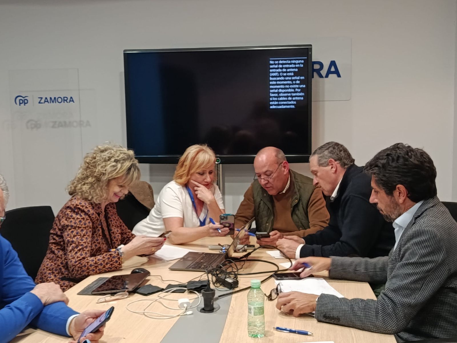 Noeche electoral en la sede del PP en Zamora