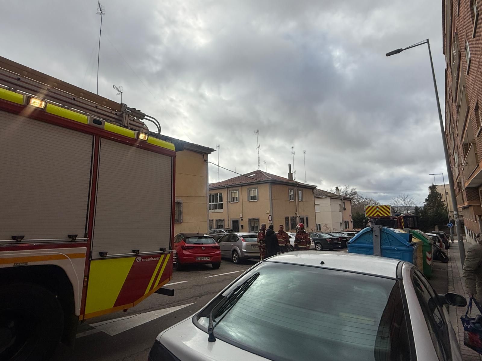 Amplio despliegue de los servicios de emergencia tras la intoxicación de una mujer en la calle Volta