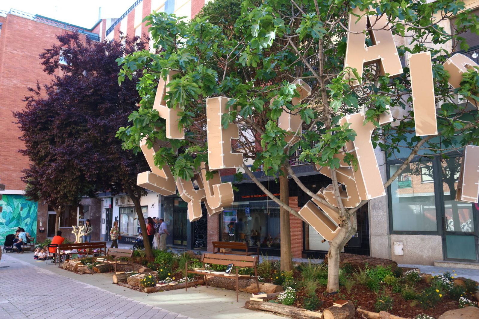 Cuentacuentos y quedada de lectura en el Barrio del Oeste