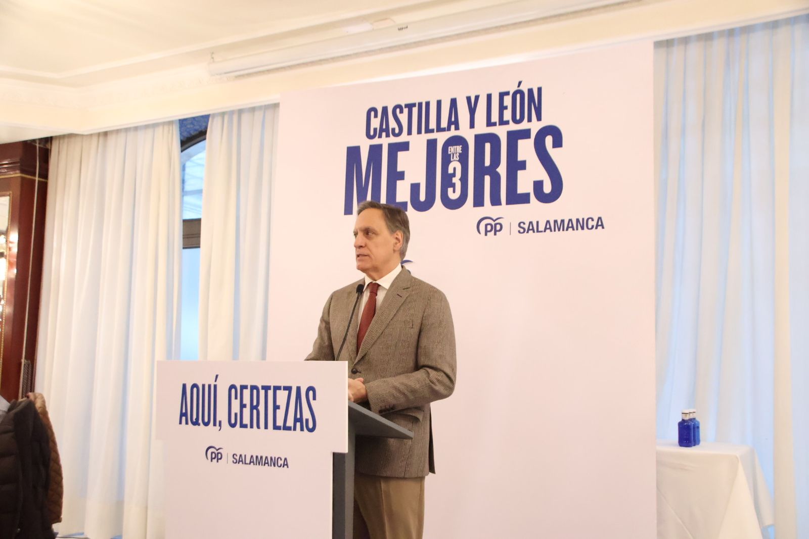Isabel Blanco y García Carbayo participan en un encuentro con personas mayores de la ciudad