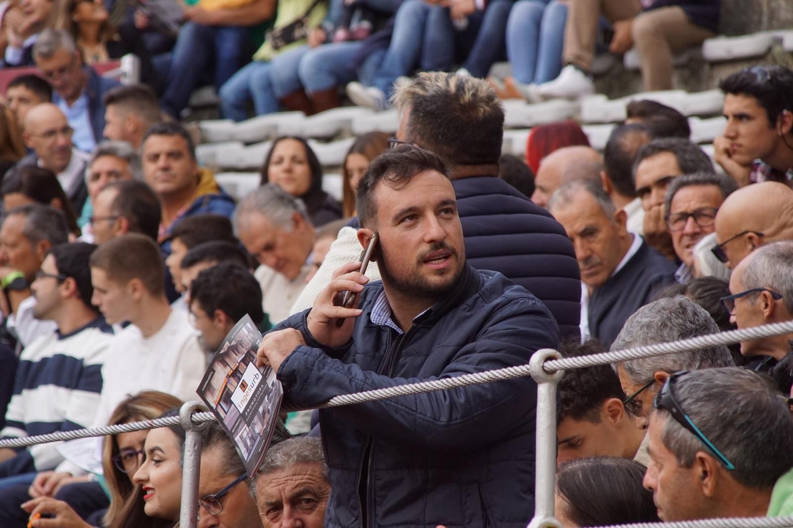 ambiente-en-el-patio-de-cuadrillas-de-la-glorieta-para-ver-a-sergio-galan-diego-ventura-y-guillermo-hermoso-de-mendoza-21-de-septiembre-de-2024-fotos-juanes-26