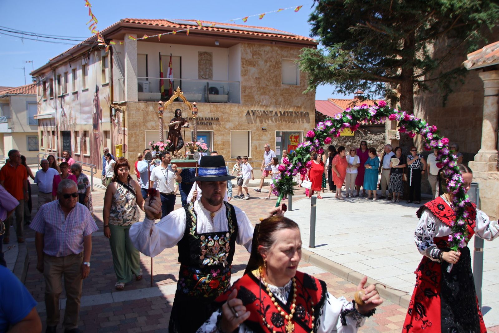 Castellanos de Villiquera Misa y procesión