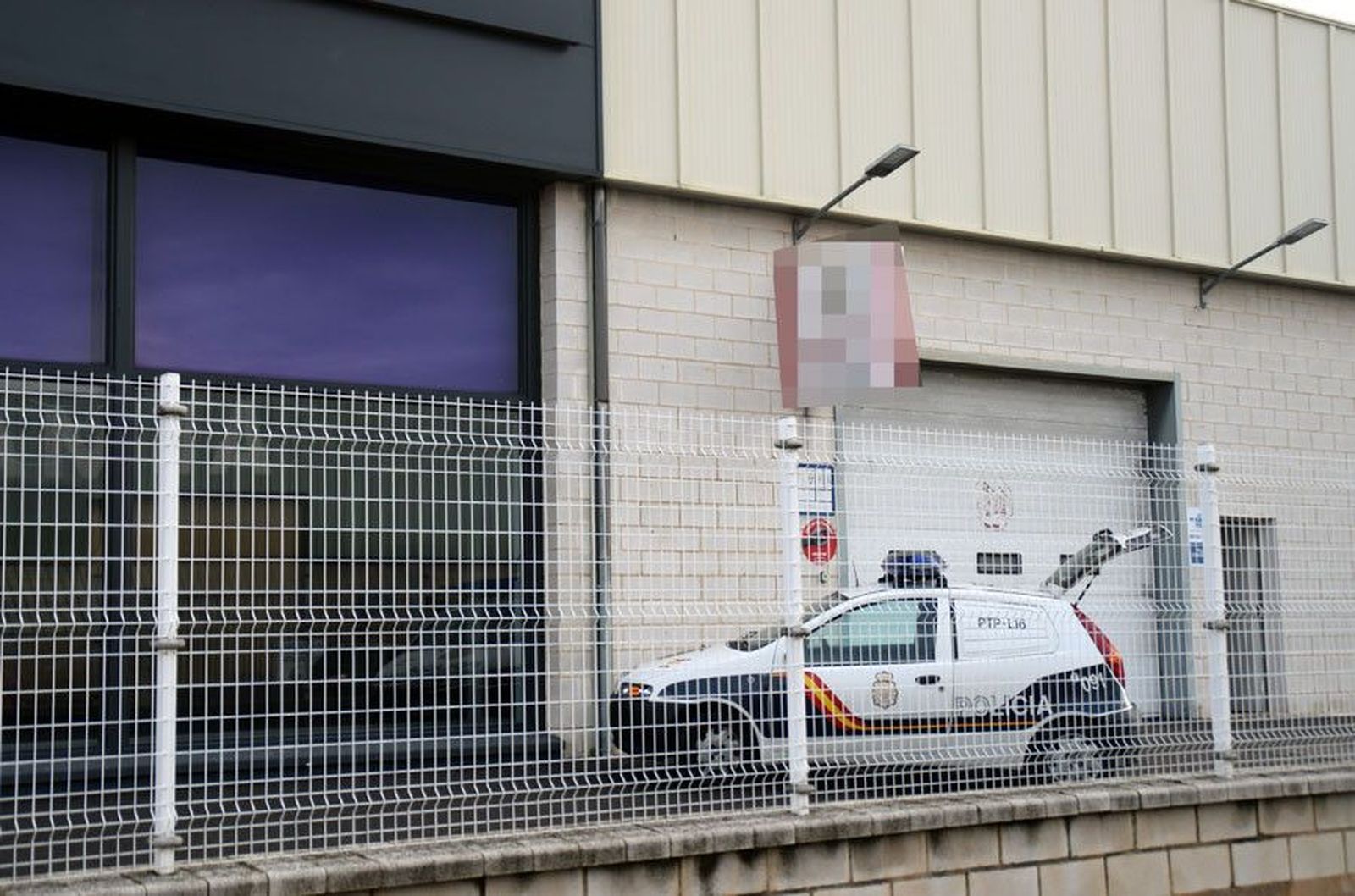 La Policía Nacional investigando un robo anterior en el Polígono de la Hiniesta. Archivo