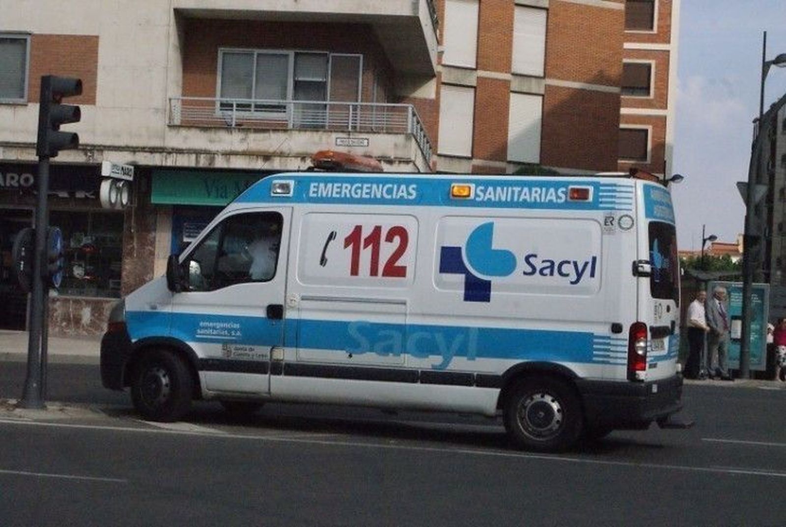 Un joven resulta herido al colisionar dos vehículos en Canalejas