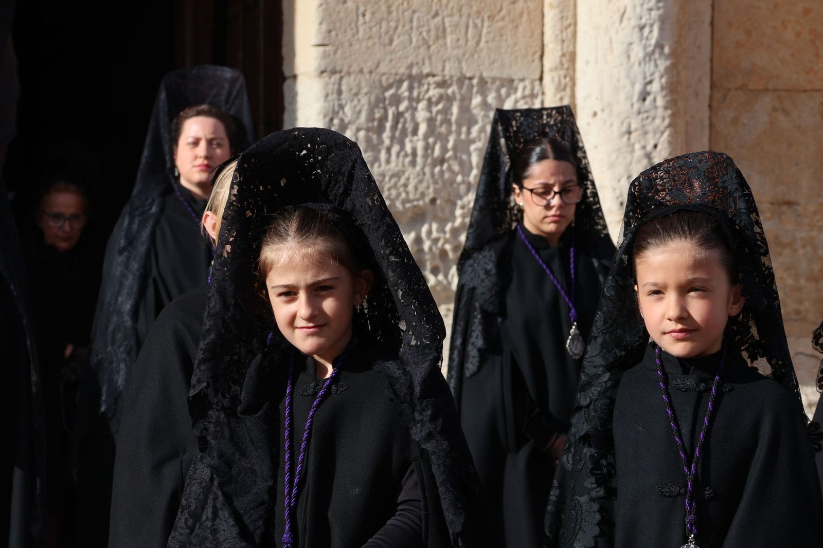 Revive las imágenes de la procesión del Santo Entierro en Fuentesaúco