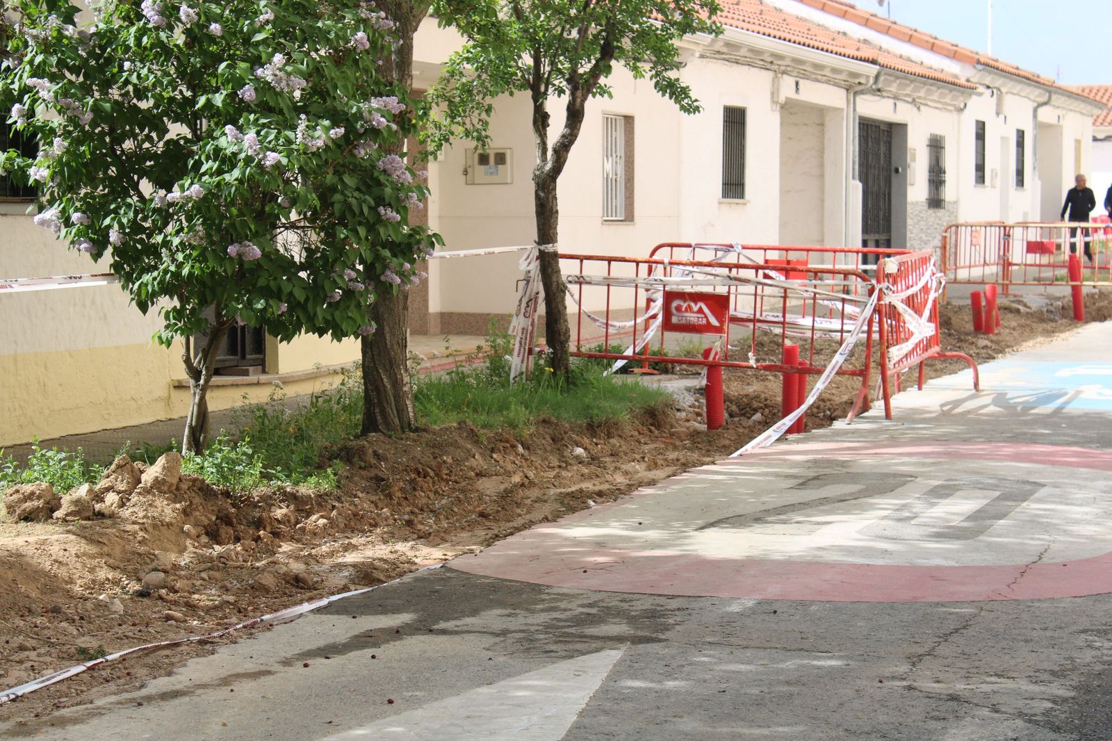 Carbayo visita las obras de la segunda fase de urbanización del barrio de La Vega