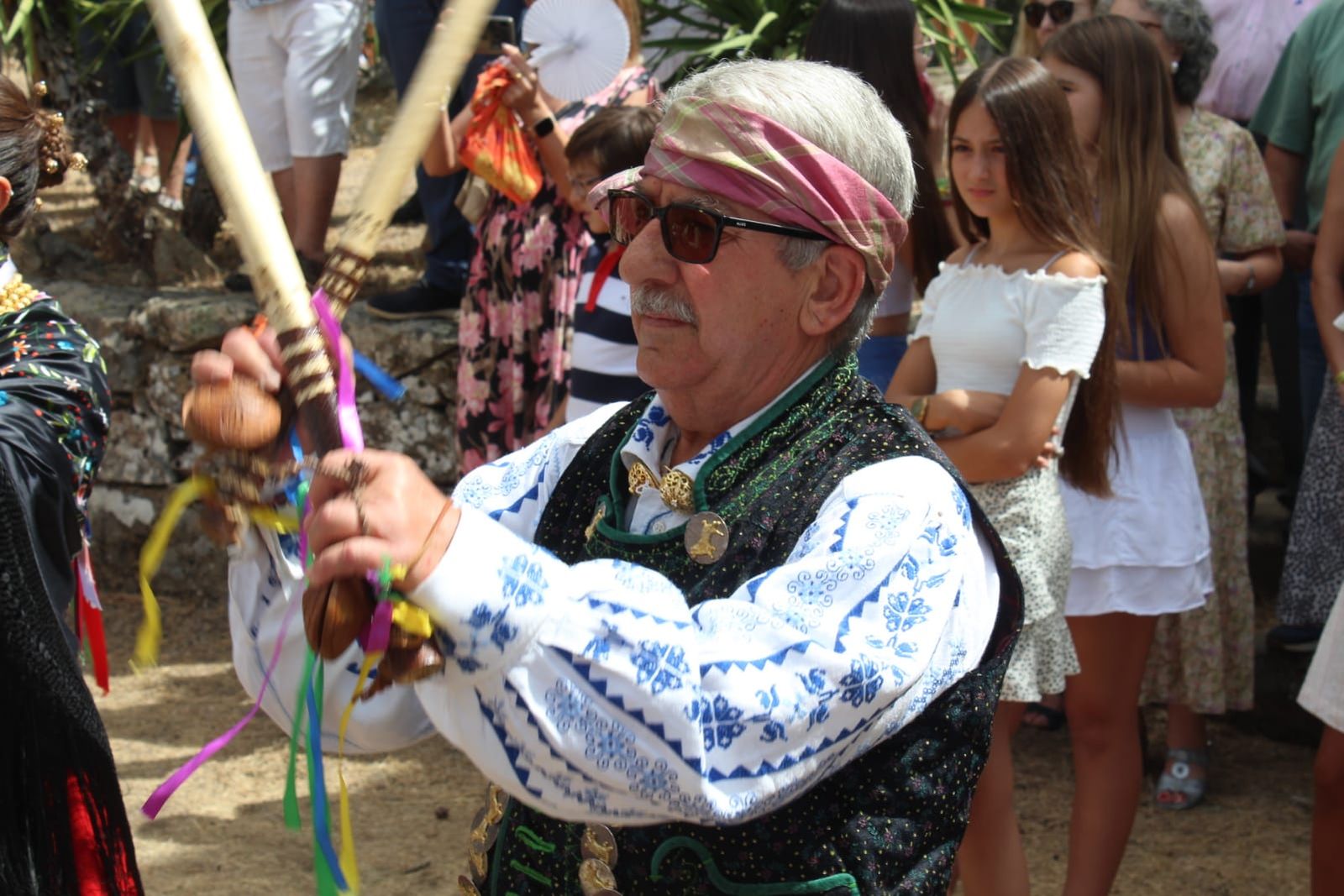 solemne-misa-en-la-iglesia-del-robledo-de-sequeros-procesion-y-ofertorio-27