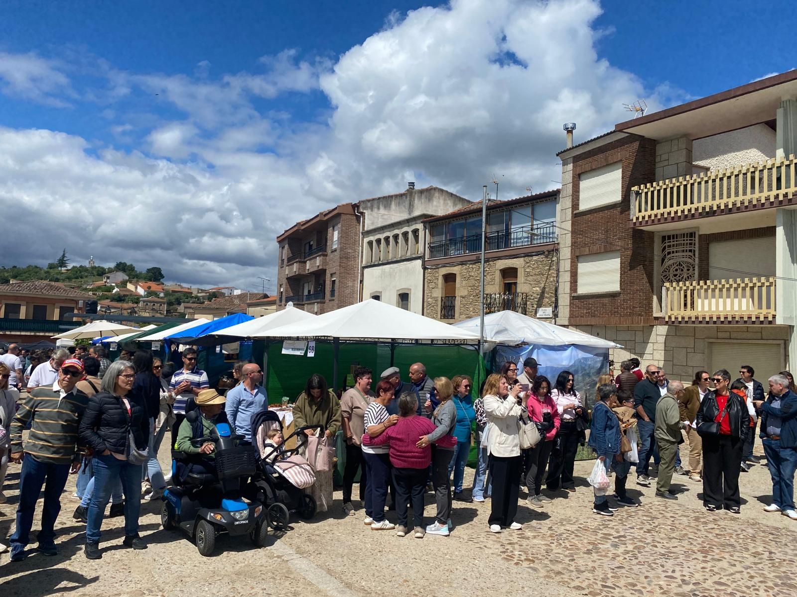 La Feria del Queso de Hinojosa trae sabor tradicional y oficio a Salamanca