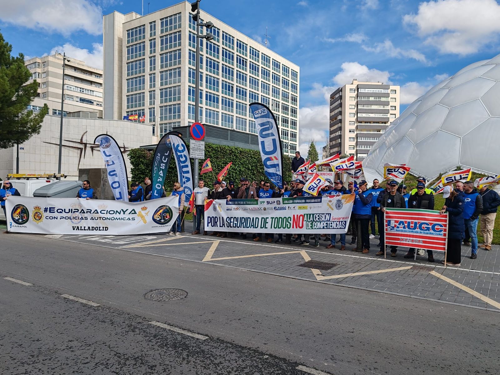 Policías Nacionales y Guardias Civiles zamoranos se movilizan en Valladolid para defender la equiparación salarial