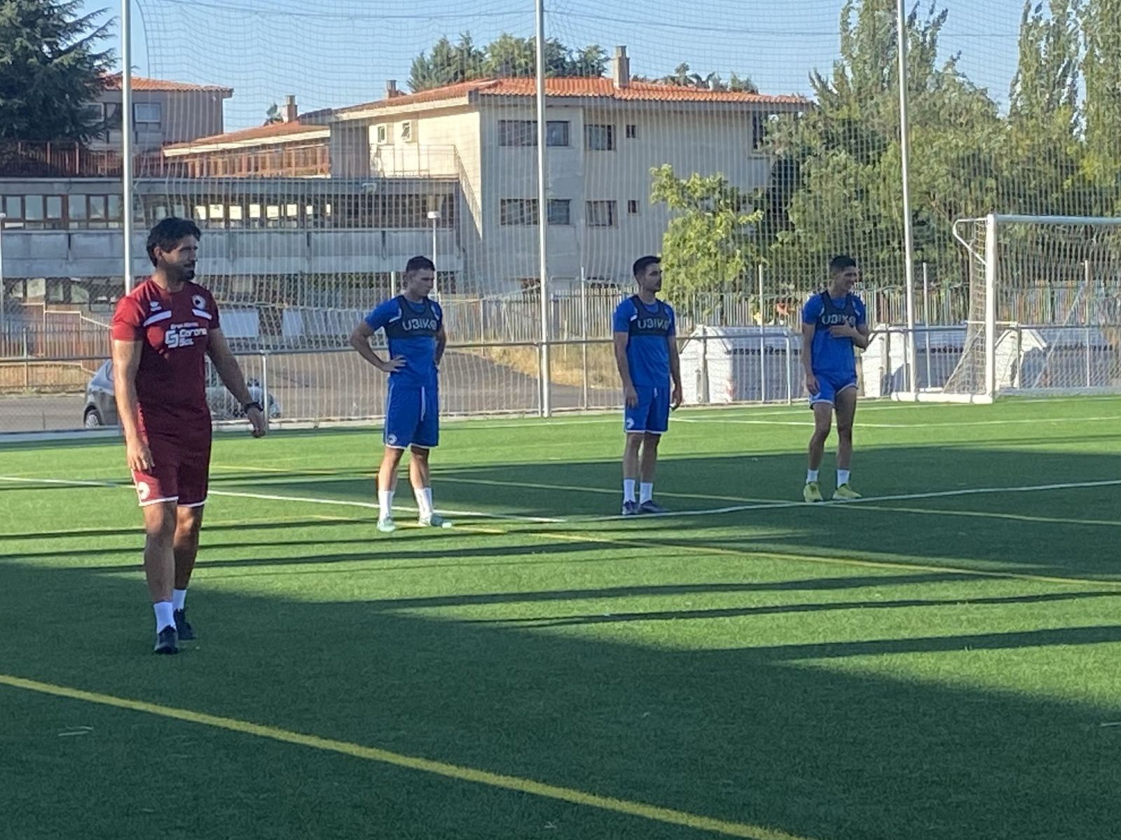 Ramiro Mayor, Farru y Mikel Serrano, en un entrenamiento de Unionistas