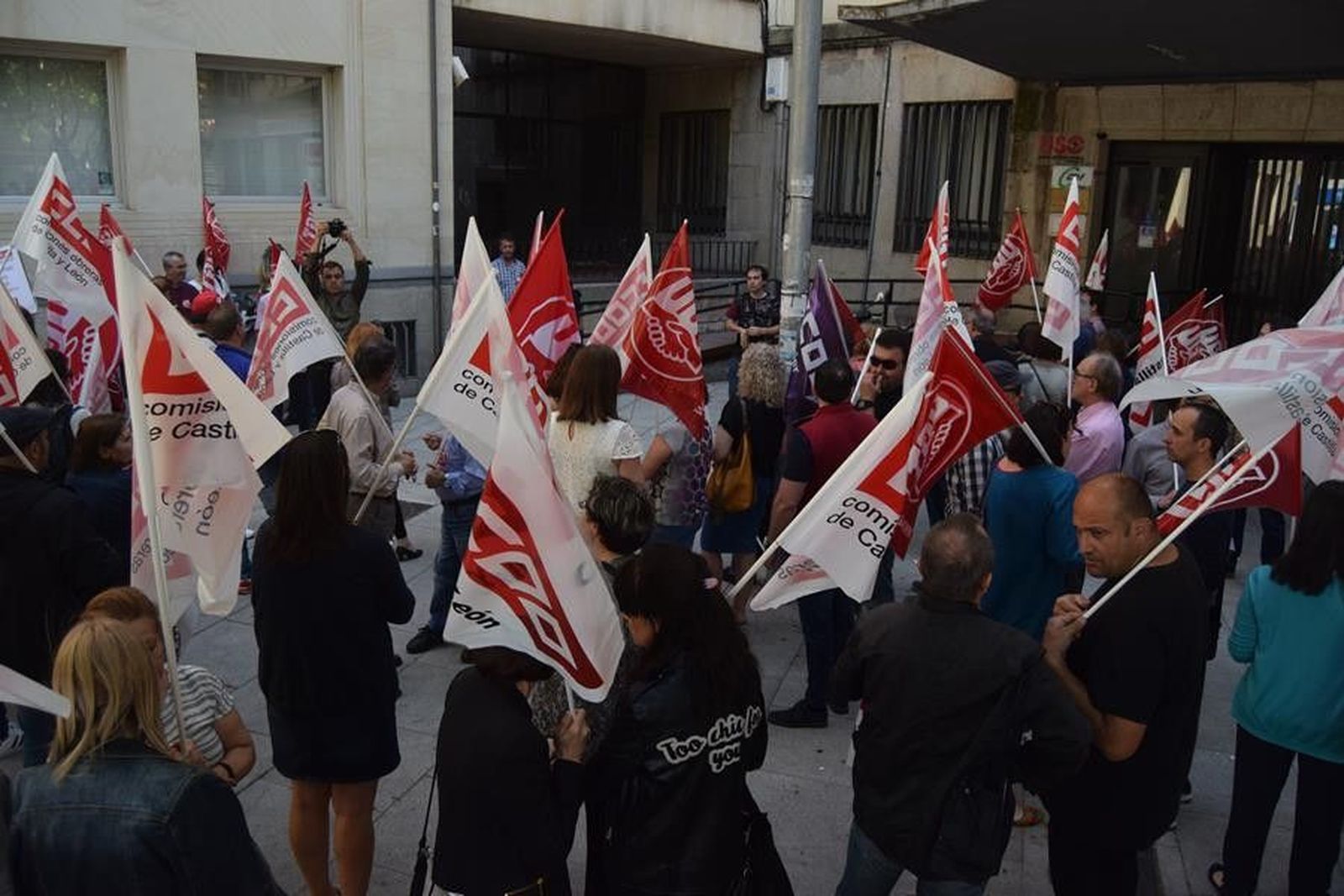Comisiones y UGT patronal mejoras salariales