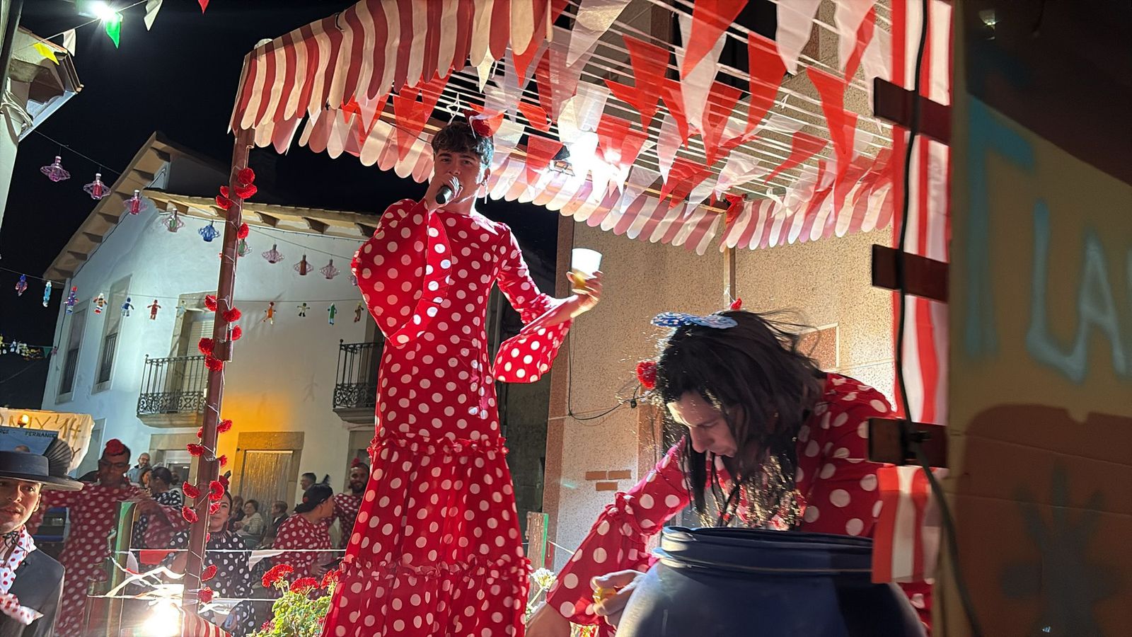 Desfile de carrozas en Pereña