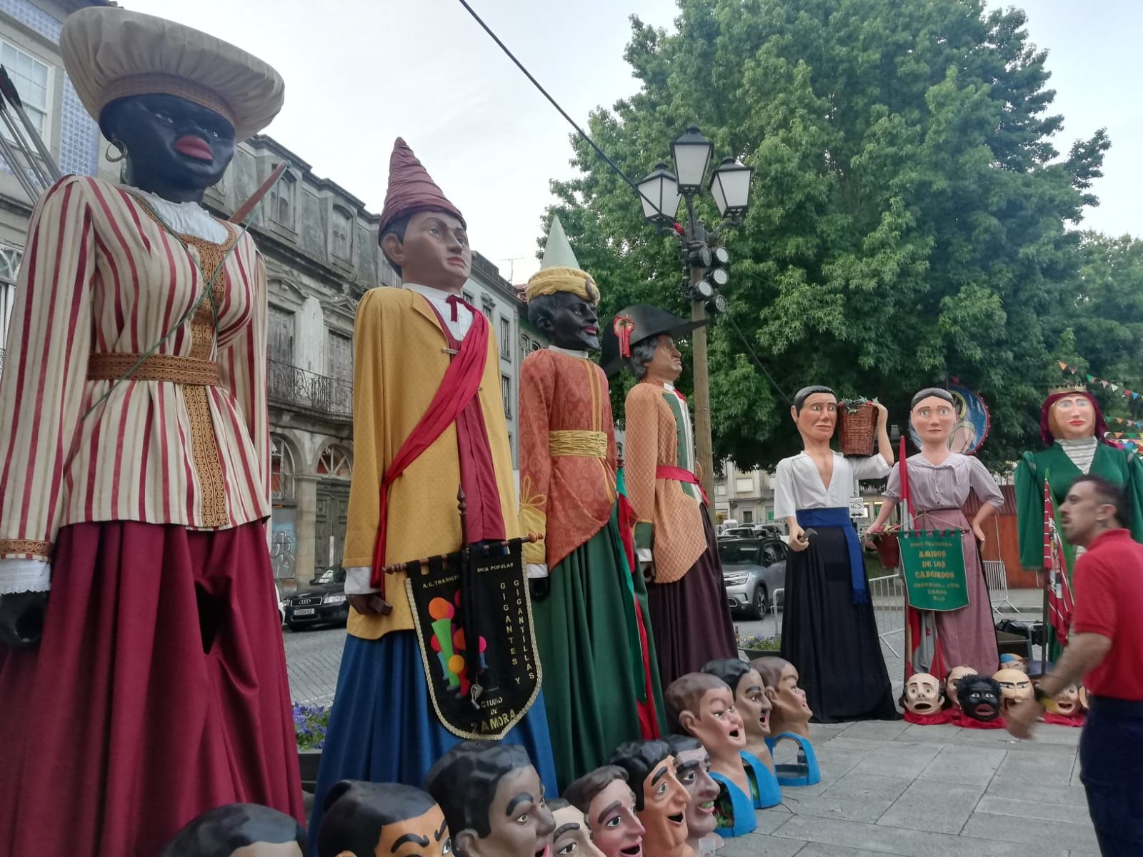 encuentro-cabezudos-y-gigantes-en-braga-portugal-14