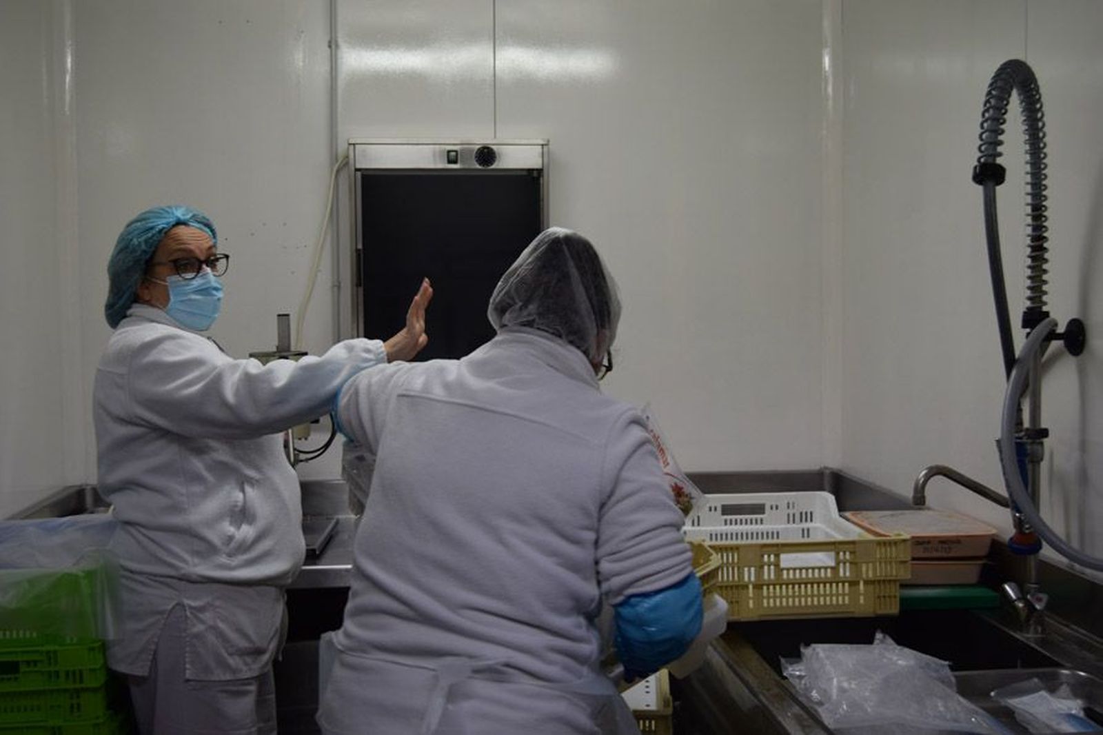 la-delegada-territorial-leticia-garcia-visita-la-cocina-de-linea-fria-del-complejo-asistencial-de-zamora-tras-las-obras-de-mejora-26