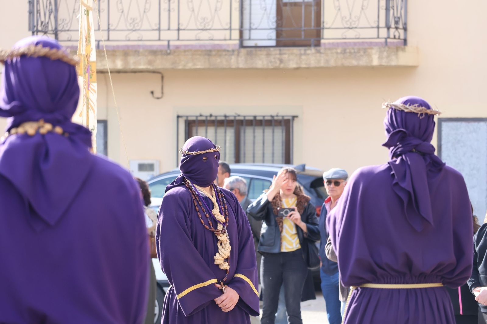 Revive las imágenes de la procesión del Santo Entierro en Fuentesaúco
