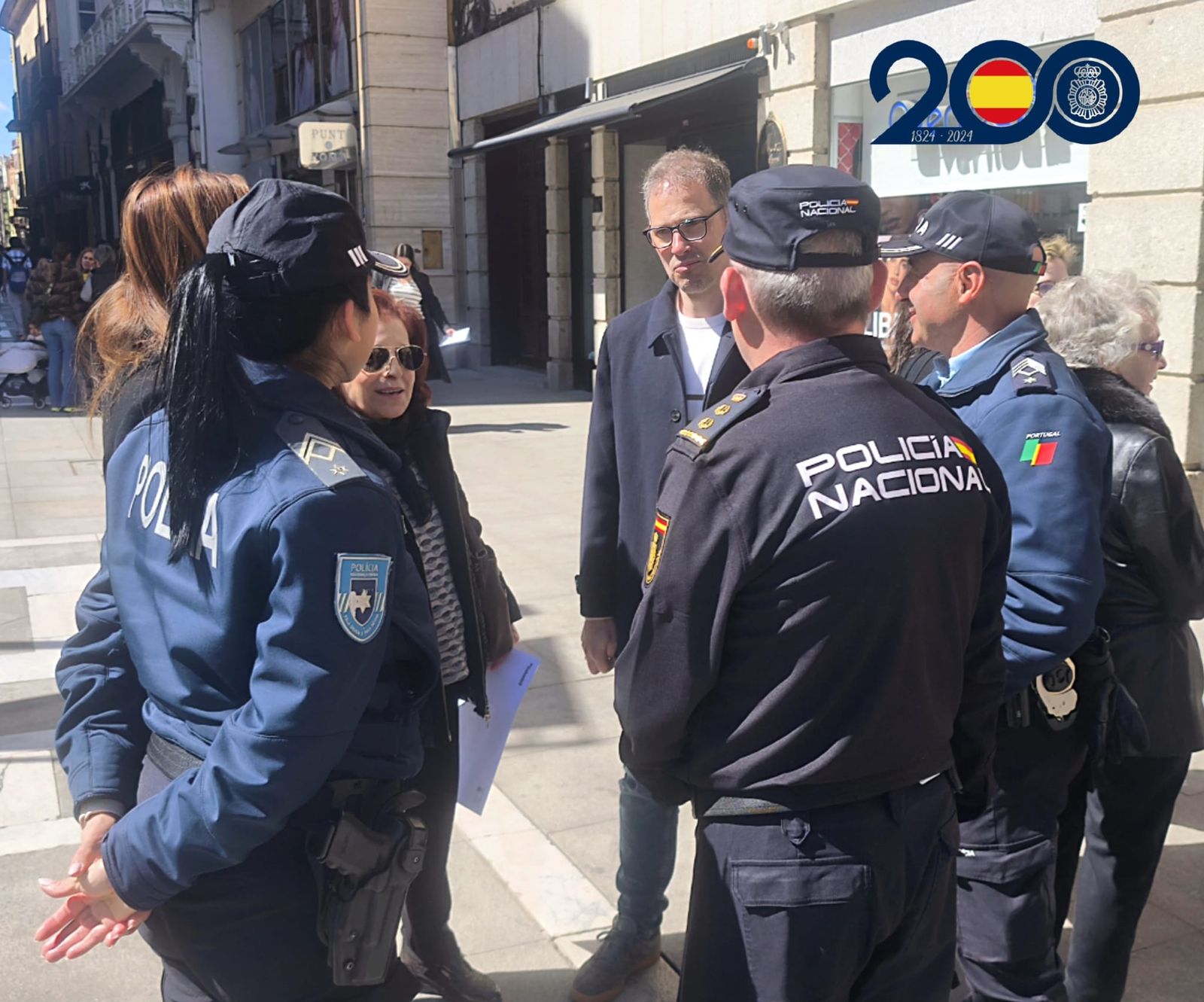Agentes portugueses patrullan Zamora durante la Semana Santa