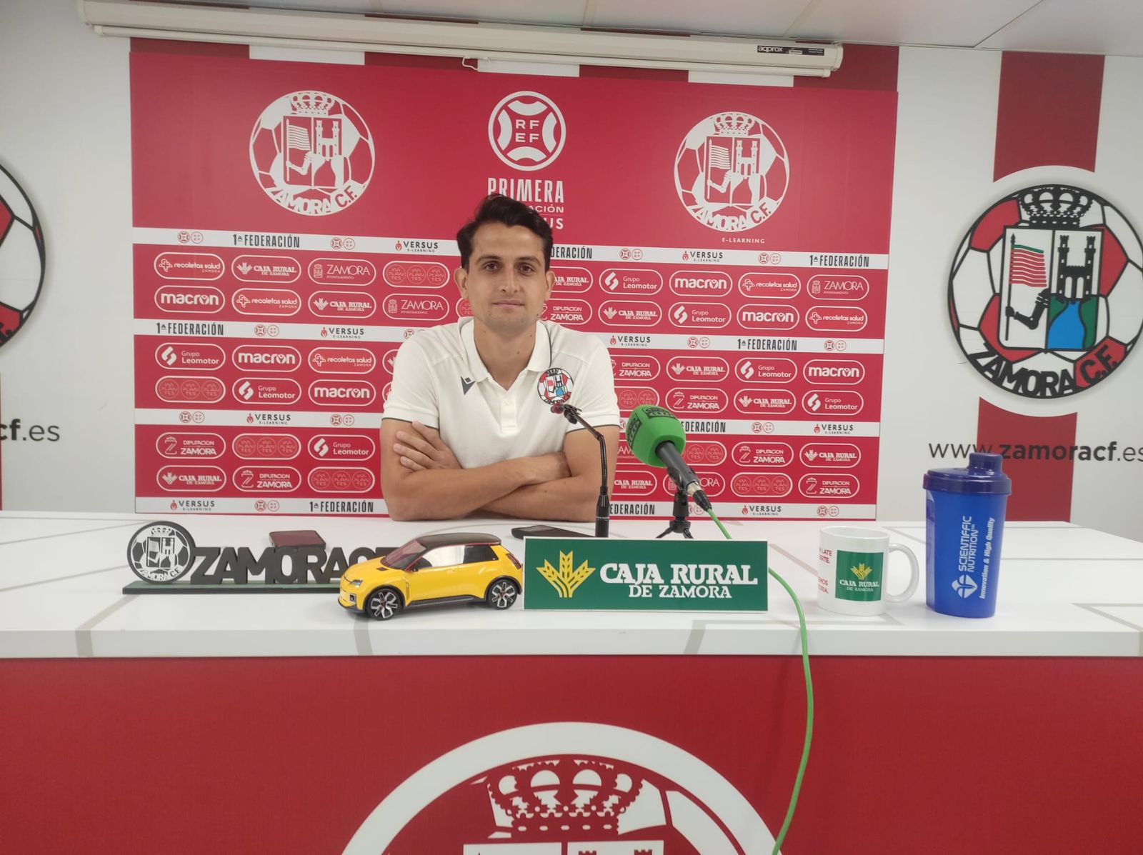 Javier Carbonell en rueda de prensa