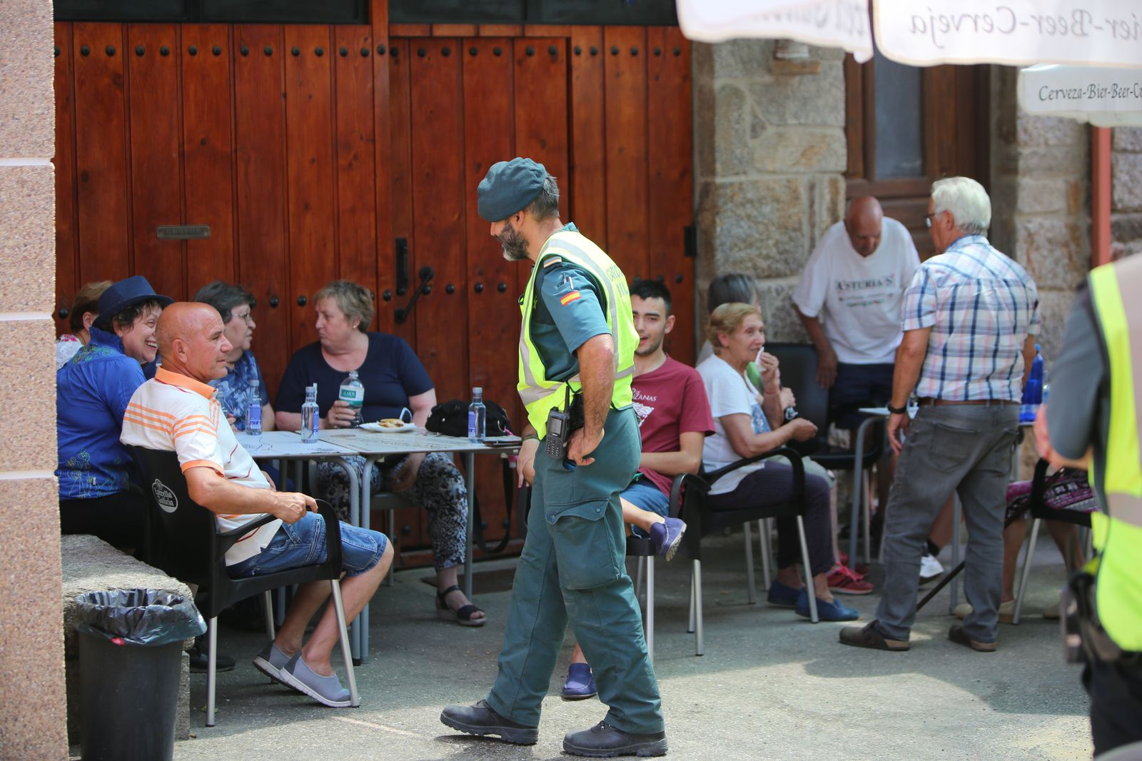 JL Leal  ICAL . Vecinos de Villarino Manzanas desalojados por el incendio de la Sierra de la culebra (2)