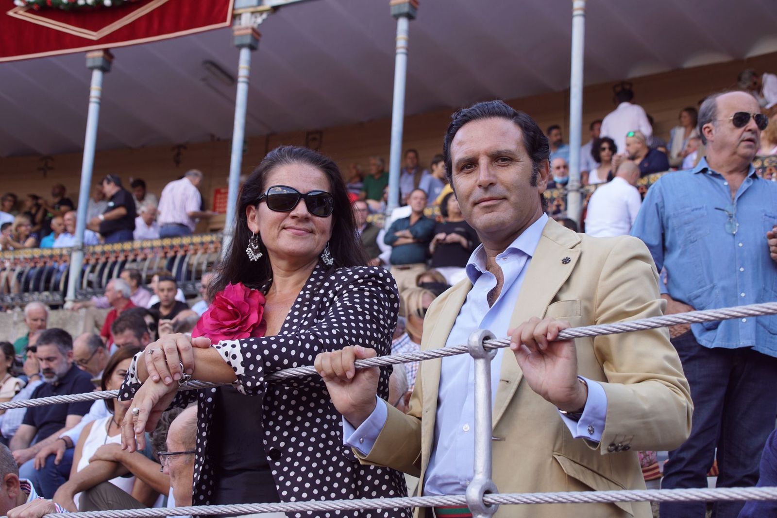 Resumen fotográfico del ambiente en los tendidos de La Glorieta durante la corrida de Galache. Foto Juanes