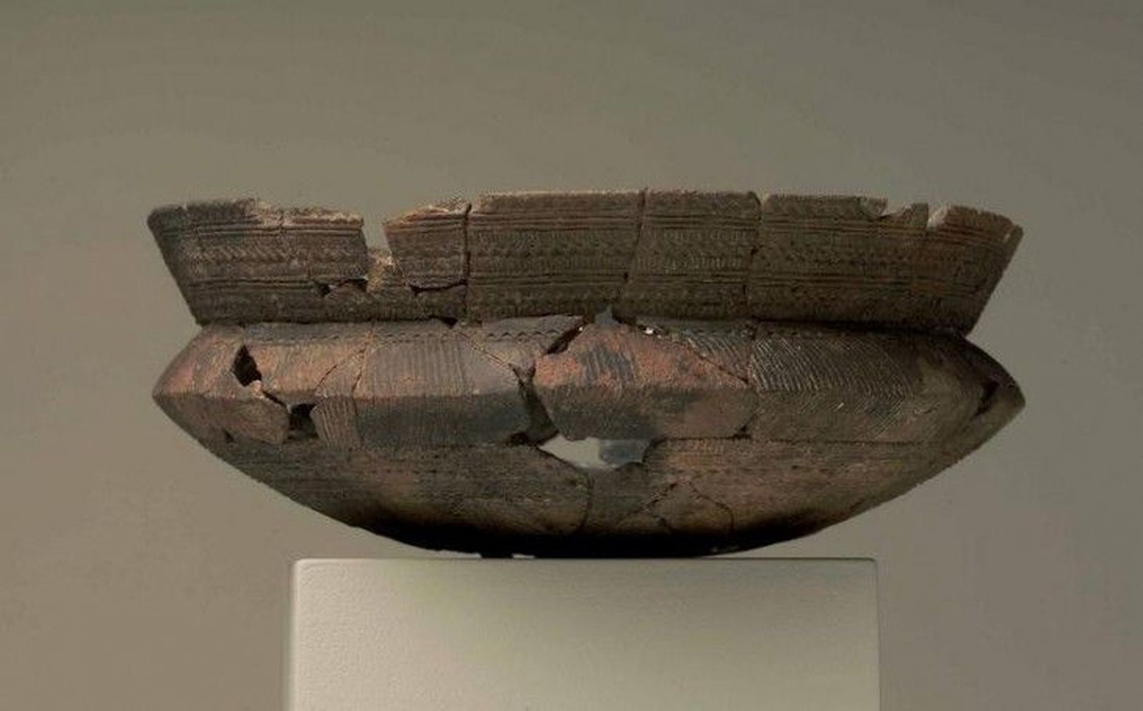 Una cazuela campaniforme de Fuencaliente de Medinaceli, pieza del mes en el Museo Numantino