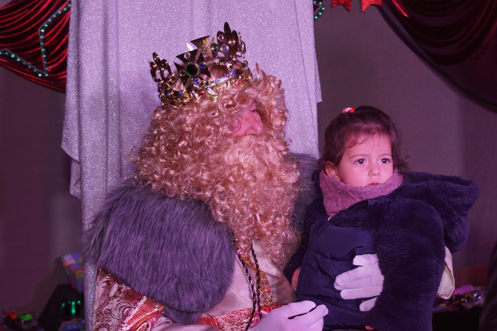 Los Reyes Magos reciben las cartas de los niños de El Encinar